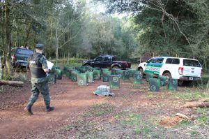 Cigarrillos ilegales y camioneta Misiones 2