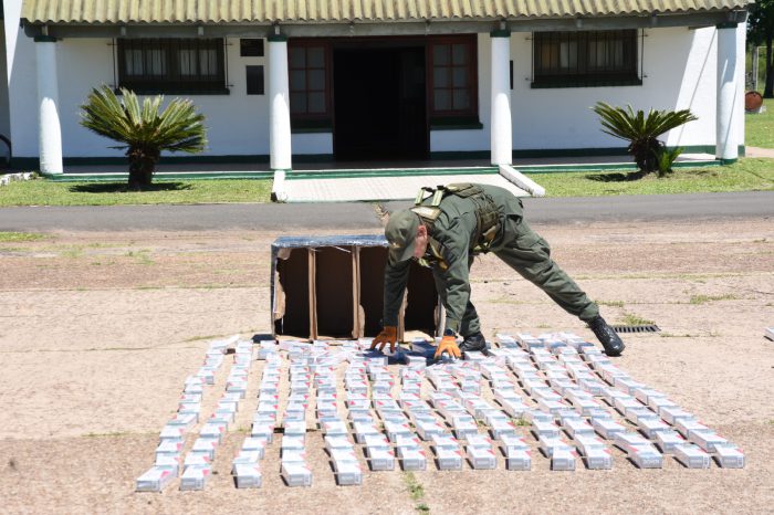 Enviaban bajo encomiendas 29.900 paquetes de cigarrillos, 90 celulares y 8 kilos de hojas de coca (3)