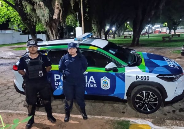 LA CRUZ POLICIAS SALVAN A UNA MUJER