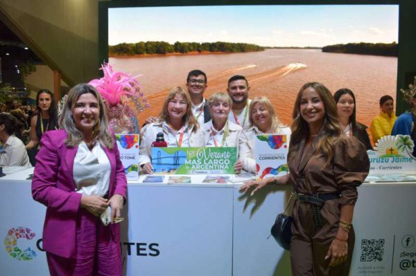 Teatro Oficial Juan de Vera Lourdes Sánchez FIT Stand Corrientes-800